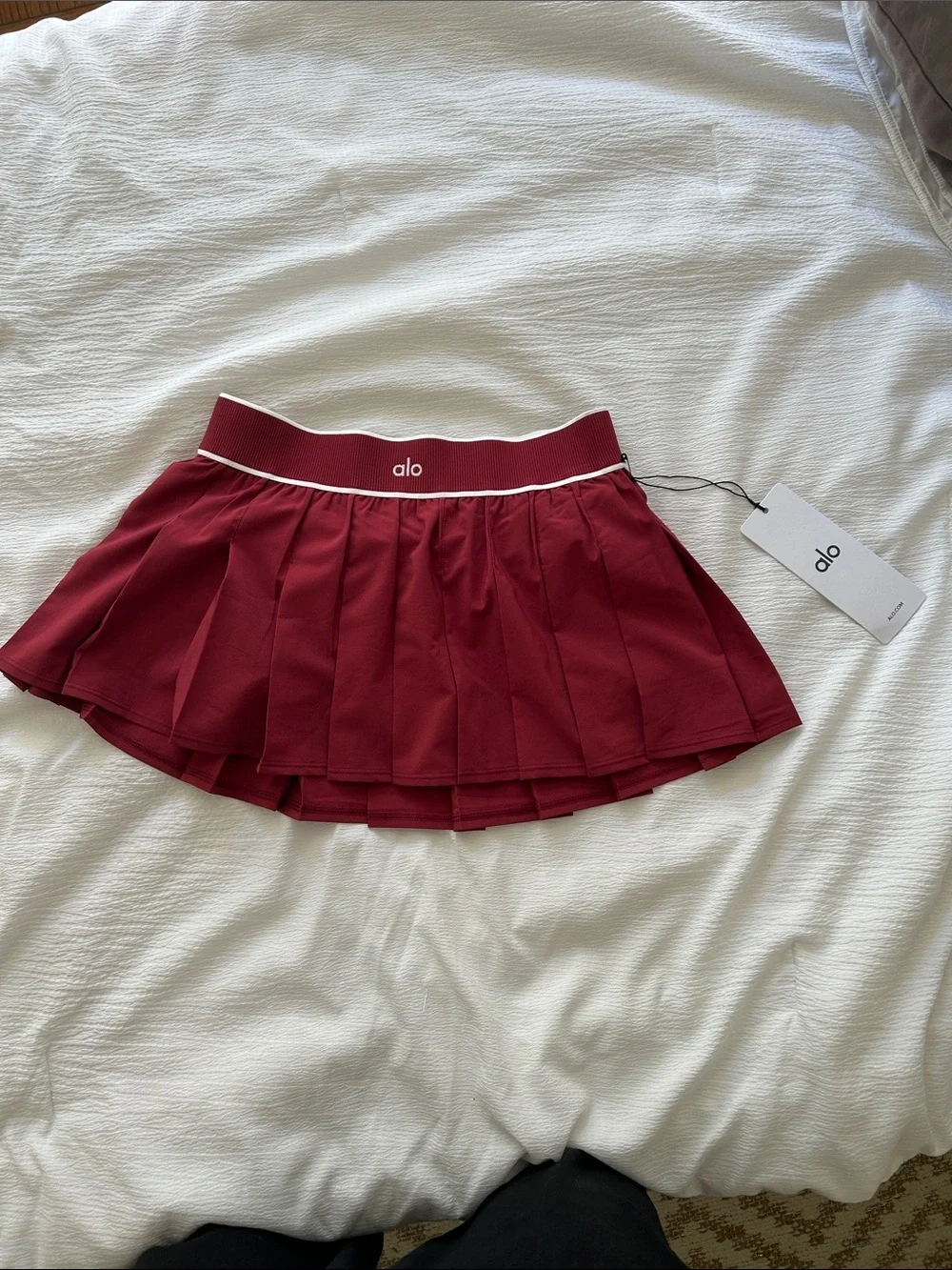 ALO Yoga Women's Crimson Pleated Active Mini Skirt